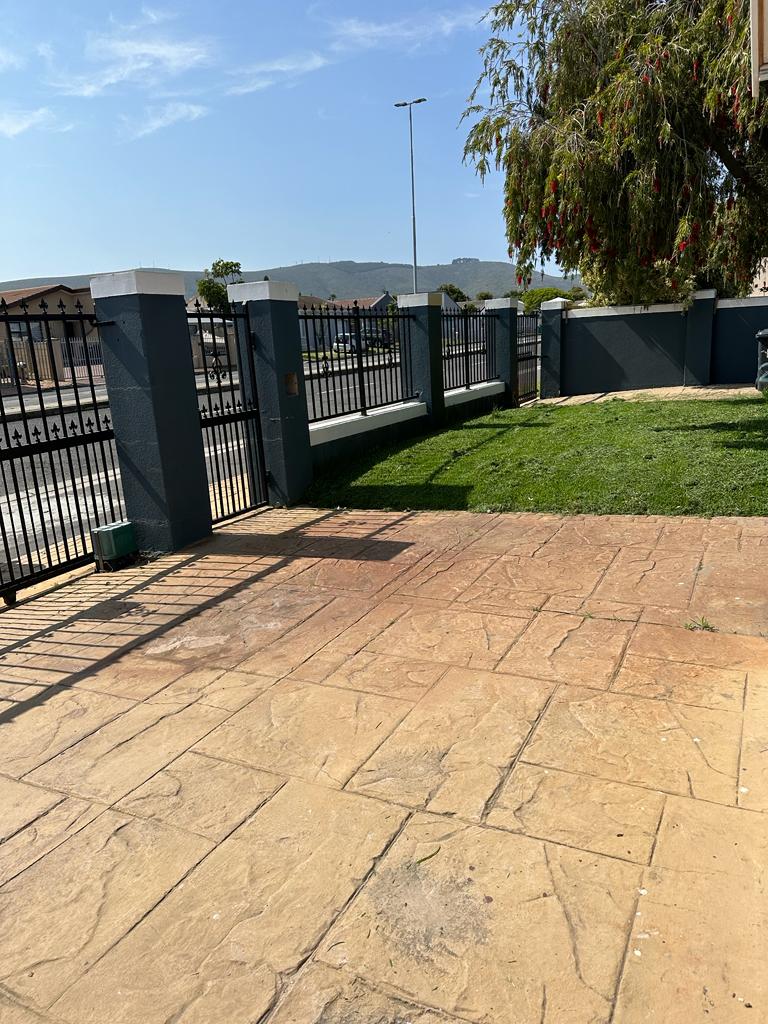 To Let 3 Bedroom Property for Rent in Bothasig Western Cape